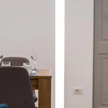 Skanderbeg Square Modern App - The Nest * Τίρανα