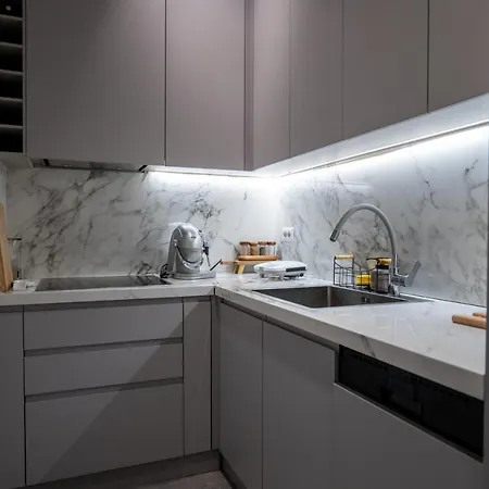 Skanderbeg Square Modern App - The Nest *